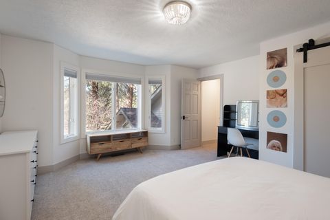 Tiny photo for 60012 Ridgeview Drive W, Bend, OR 97702 (MLS # 220217444)