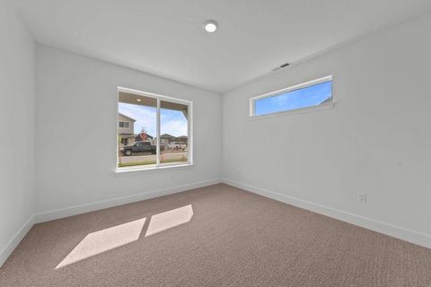 Tiny photo for 435 NW Monte Vista Avenue #121, Madras, OR 97741 (MLS # 220212831)