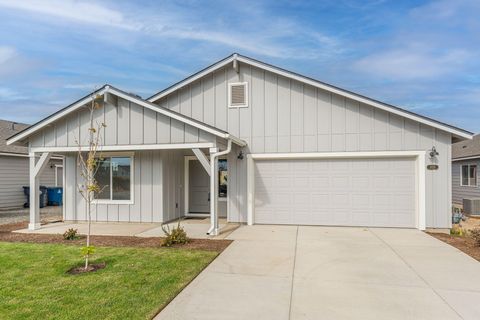 Tiny photo for 435 NW Monte Vista Avenue #121, Madras, OR 97741 (MLS # 220212831)