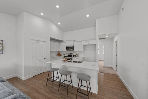 Tiny photo for 435 NW Monte Vista Avenue #121, Madras, OR 97741 (MLS # 220212831)