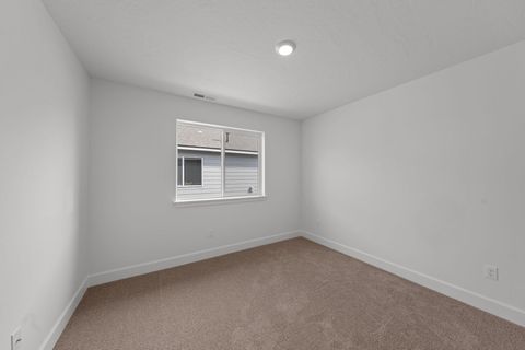 Tiny photo for 435 NW Monte Vista Avenue #121, Madras, OR 97741 (MLS # 220212831)