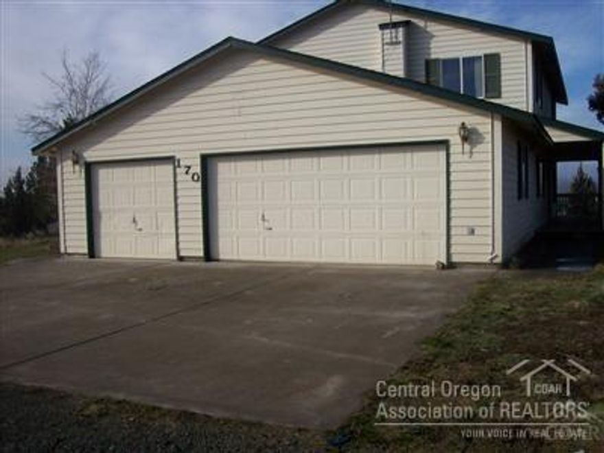 This large family home is ready for your family with over 2500 Sq Ft, 4 bedrooms, separate family and living rooms, 2.5 bathrooms and sits on almost a third of an area too. The master bedroom/bathroom has large closets and both a shower and tub too. It is light and bright and has a large patio for all your entertaining needs. Don't miss this rare find!!!