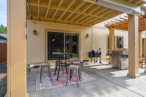 Tiny photo for 4584 Wolf Run Drive, Medford, OR 97504 (MLS # 220212562)