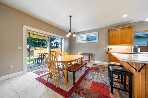 Tiny photo for 4584 Wolf Run Drive, Medford, OR 97504 (MLS # 220212562)