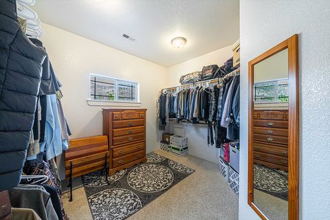 Tiny photo for 4584 Wolf Run Drive, Medford, OR 97504 (MLS # 220212562)