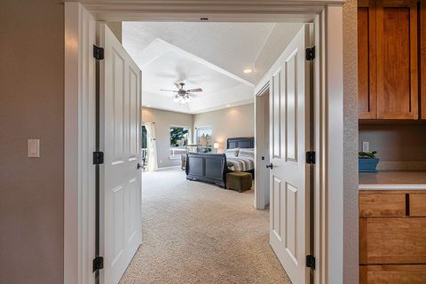 Tiny photo for 4584 Wolf Run Drive, Medford, OR 97504 (MLS # 220212562)