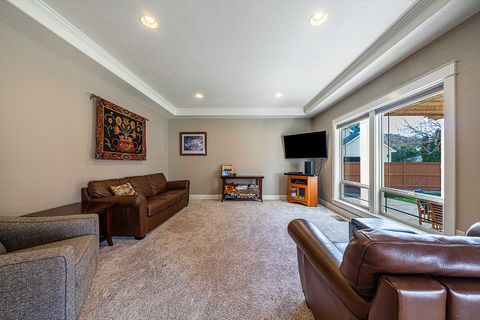 Tiny photo for 4584 Wolf Run Drive, Medford, OR 97504 (MLS # 220212562)