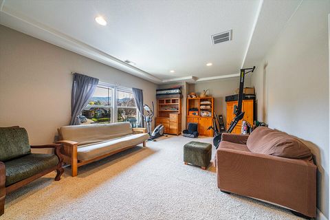 Tiny photo for 4584 Wolf Run Drive, Medford, OR 97504 (MLS # 220212562)