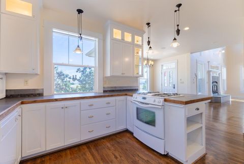 Tiny photo for 7140 Jake Road, Klamath Falls, OR 97601 (MLS # 220211995)