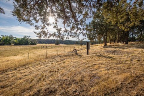 Tiny photo for 7140 Jake Road, Klamath Falls, OR 97601 (MLS # 220211995)