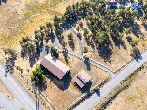 Tiny photo for 7140 Jake Road, Klamath Falls, OR 97601 (MLS # 220211995)