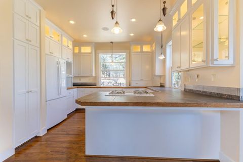 Tiny photo for 7140 Jake Road, Klamath Falls, OR 97601 (MLS # 220211995)