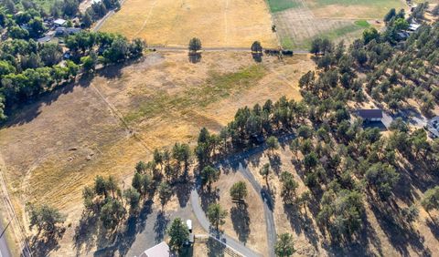 Tiny photo for 7140 Jake Road, Klamath Falls, OR 97601 (MLS # 220211995)