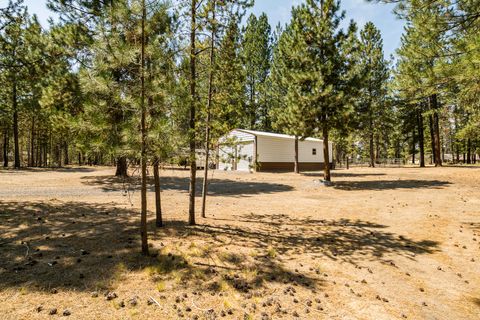 Tiny photo for 15730 Jackpine Road, La Pine, OR 97739 (MLS # 220217154)