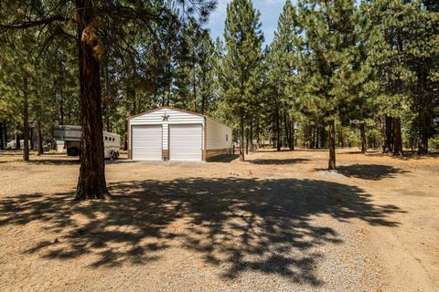 Tiny photo for 15730 Jackpine Road, La Pine, OR 97739 (MLS # 220217154)