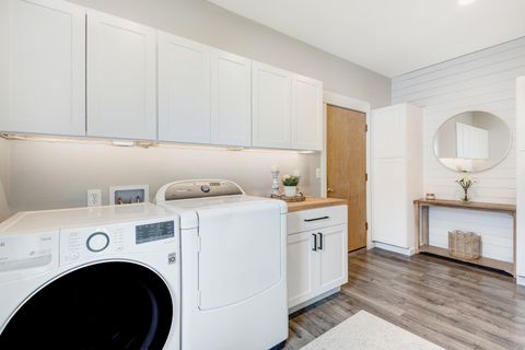 Tiny photo for 3773 SW Timber Avenue, Redmond, OR 97756 (MLS # 220219451)