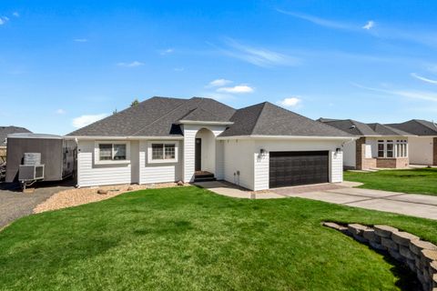 Tiny photo for 3773 SW Timber Avenue, Redmond, OR 97756 (MLS # 220219451)