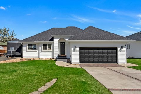 Tiny photo for 3773 SW Timber Avenue, Redmond, OR 97756 (MLS # 220219451)