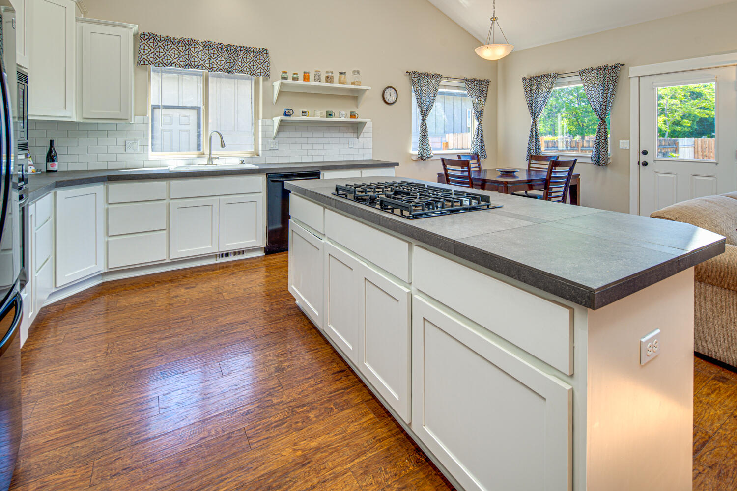 Bella Vista - Residential