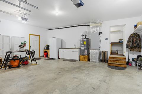 Tiny photo for 52384 Barberry Circle, La Pine, OR 97739 (MLS # 220213313)