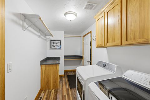 Tiny photo for 52384 Barberry Circle, La Pine, OR 97739 (MLS # 220213313)