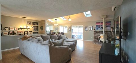 Tiny photo for 164 Peach Street, Klamath Falls, OR 97601 (MLS # 220215475)