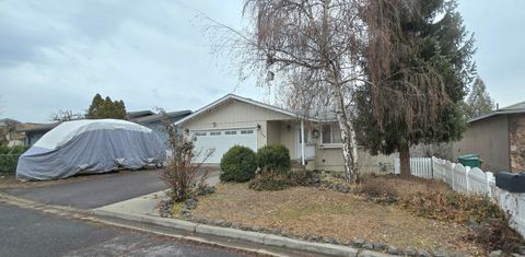 Tiny photo for 164 Peach Street, Klamath Falls, OR 97601 (MLS # 220215475)