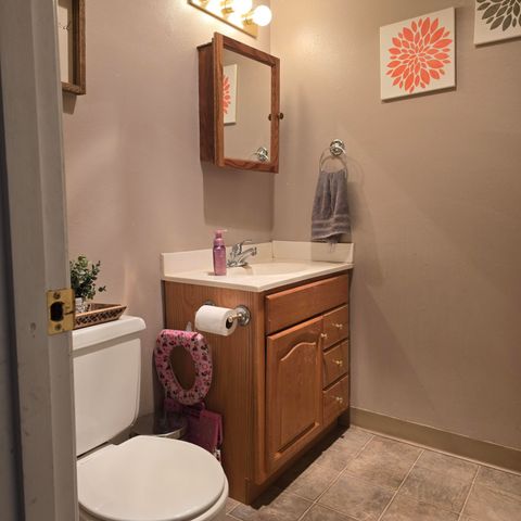 Tiny photo for 164 Peach Street, Klamath Falls, OR 97601 (MLS # 220215475)