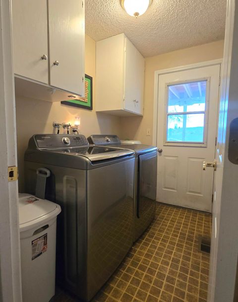 Tiny photo for 164 Peach Street, Klamath Falls, OR 97601 (MLS # 220215475)