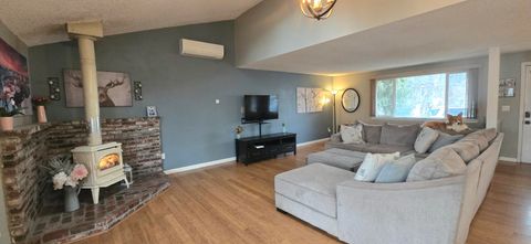 Tiny photo for 164 Peach Street, Klamath Falls, OR 97601 (MLS # 220215475)