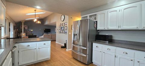 Tiny photo for 164 Peach Street, Klamath Falls, OR 97601 (MLS # 220215475)