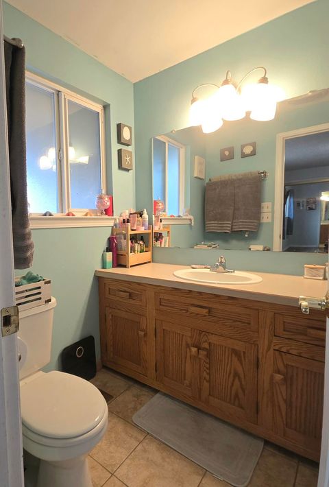 Tiny photo for 164 Peach Street, Klamath Falls, OR 97601 (MLS # 220215475)