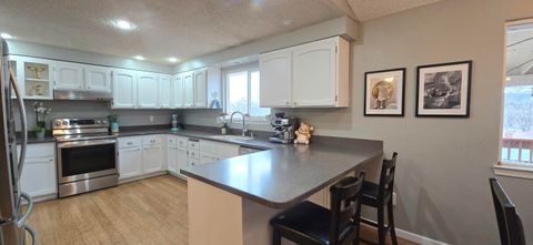 Tiny photo for 164 Peach Street, Klamath Falls, OR 97601 (MLS # 220215475)