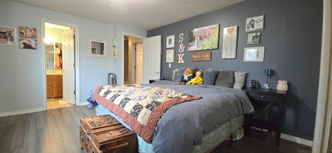 Tiny photo for 164 Peach Street, Klamath Falls, OR 97601 (MLS # 220215475)