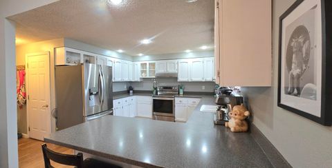 Tiny photo for 164 Peach Street, Klamath Falls, OR 97601 (MLS # 220215475)