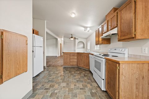 Tiny photo for 682 SE 10th Street, Madras, OR 97741 (MLS # 220214314)