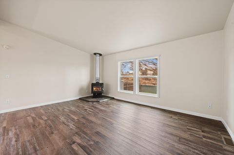 Tiny photo for 682 SE 10th Street, Madras, OR 97741 (MLS # 220214314)