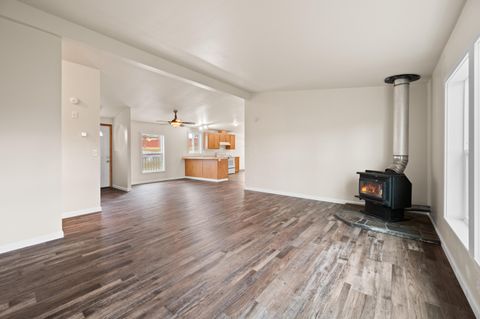 Tiny photo for 682 SE 10th Street, Madras, OR 97741 (MLS # 220214314)