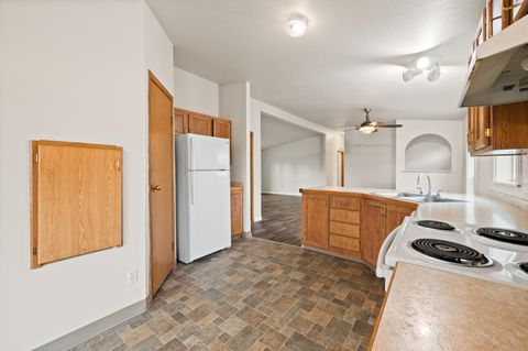 Tiny photo for 682 SE 10th Street, Madras, OR 97741 (MLS # 220214314)