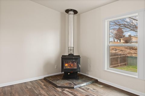 Tiny photo for 682 SE 10th Street, Madras, OR 97741 (MLS # 220214314)