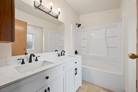 Tiny photo for 682 SE 10th Street, Madras, OR 97741 (MLS # 220214314)