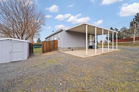 Tiny photo for 682 SE 10th Street, Madras, OR 97741 (MLS # 220214314)