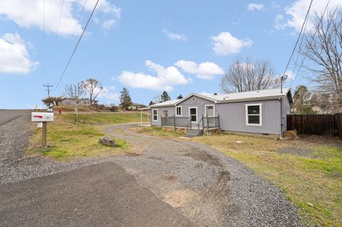 Tiny photo for 682 SE 10th Street, Madras, OR 97741 (MLS # 220214314)