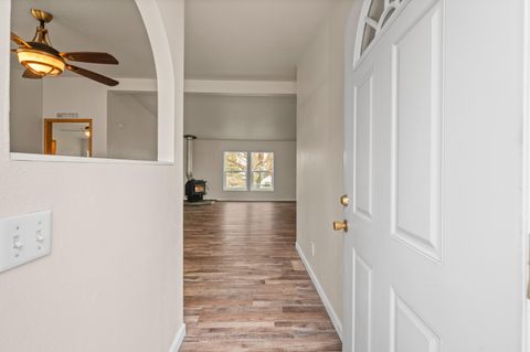 Tiny photo for 682 SE 10th Street, Madras, OR 97741 (MLS # 220214314)