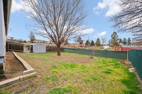 Tiny photo for 682 SE 10th Street, Madras, OR 97741 (MLS # 220214314)