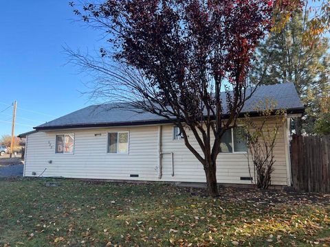 Tiny photo for 522 Van Ness Avenue, Klamath Falls, OR 97601 (MLS # 220213848)