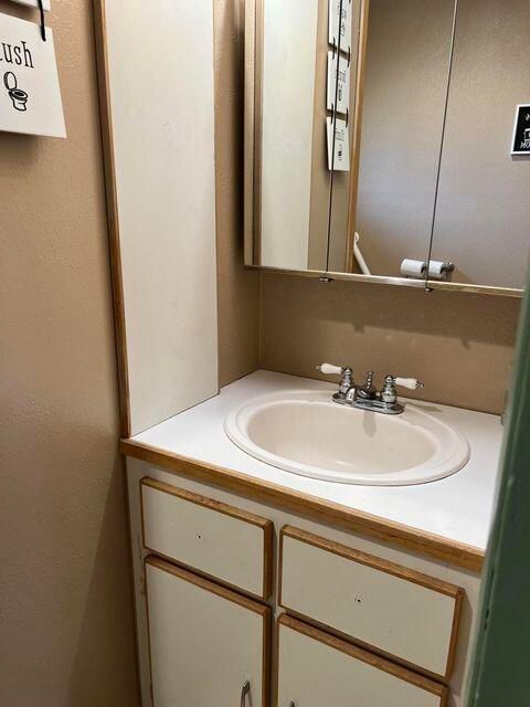 Tiny photo for 522 Van Ness Avenue, Klamath Falls, OR 97601 (MLS # 220213848)