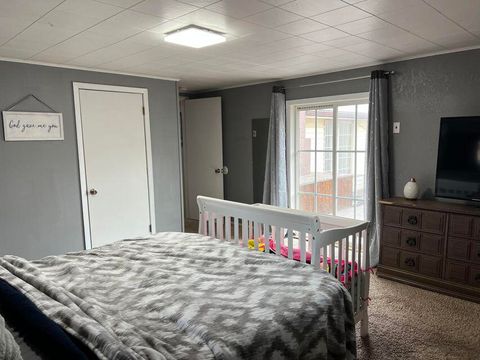 Tiny photo for 522 Van Ness Avenue, Klamath Falls, OR 97601 (MLS # 220213848)