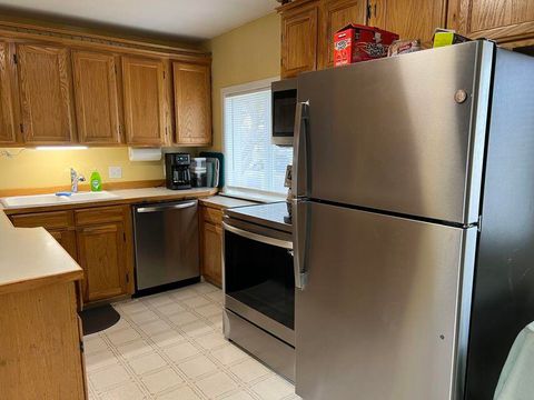 Tiny photo for 522 Van Ness Avenue, Klamath Falls, OR 97601 (MLS # 220213848)