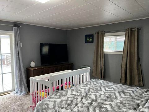 Tiny photo for 522 Van Ness Avenue, Klamath Falls, OR 97601 (MLS # 220213848)